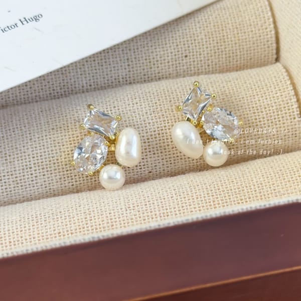 UNI-10079-1 - Pearl & Diamonds - Earring