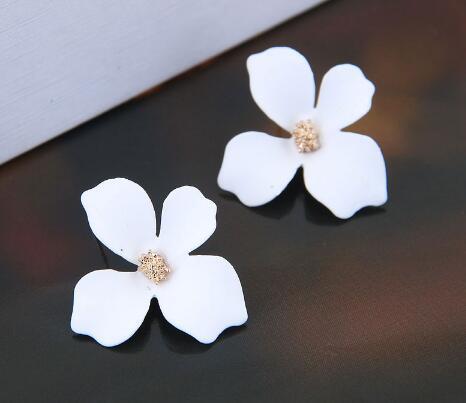 UNI-10897-1 - White Flower   - Earring