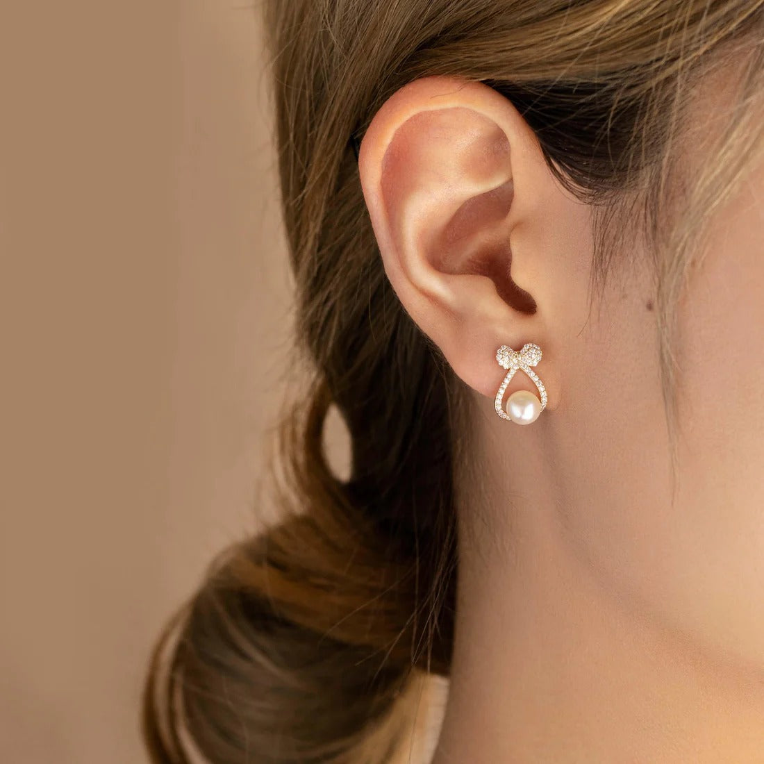 UNI-10115 - Pearly Blinky Bow Gold - Earring