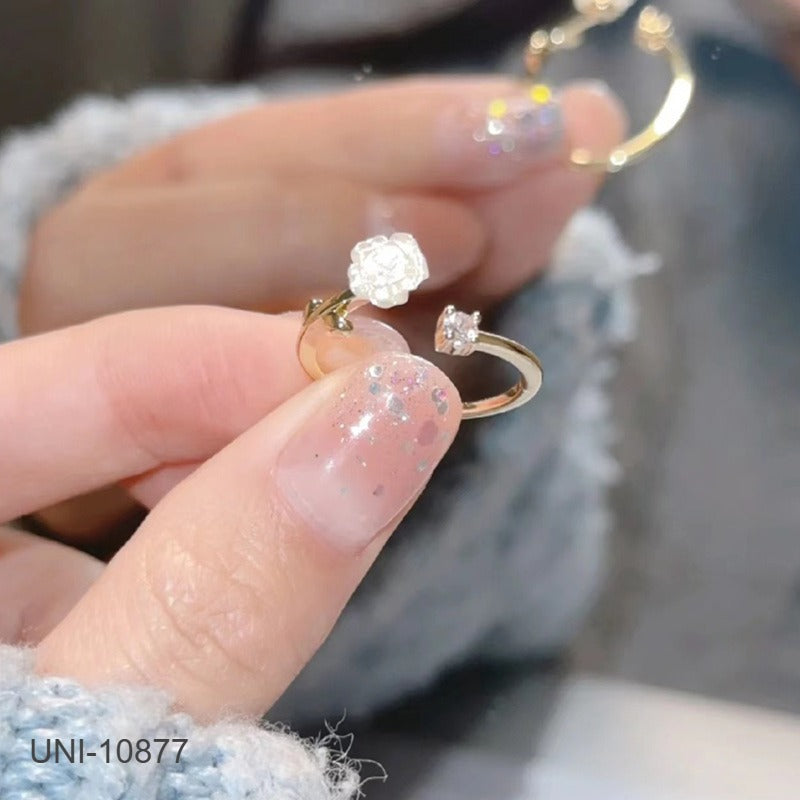 UNI-10877 - White Flower Gold - Ring