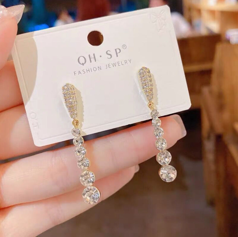UNI-10589 - Dangling Diamond  - Earring