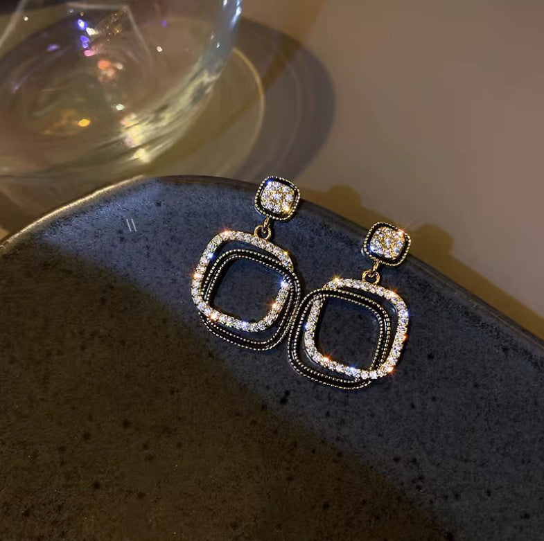 UNI-10572 - Blinky Square  - Earring
