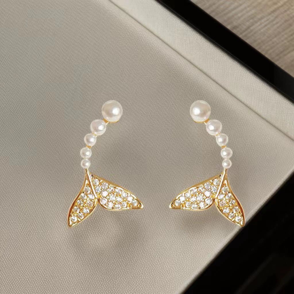 UNI-12253 - Mermaid Tail Pearl & Gold - Earring