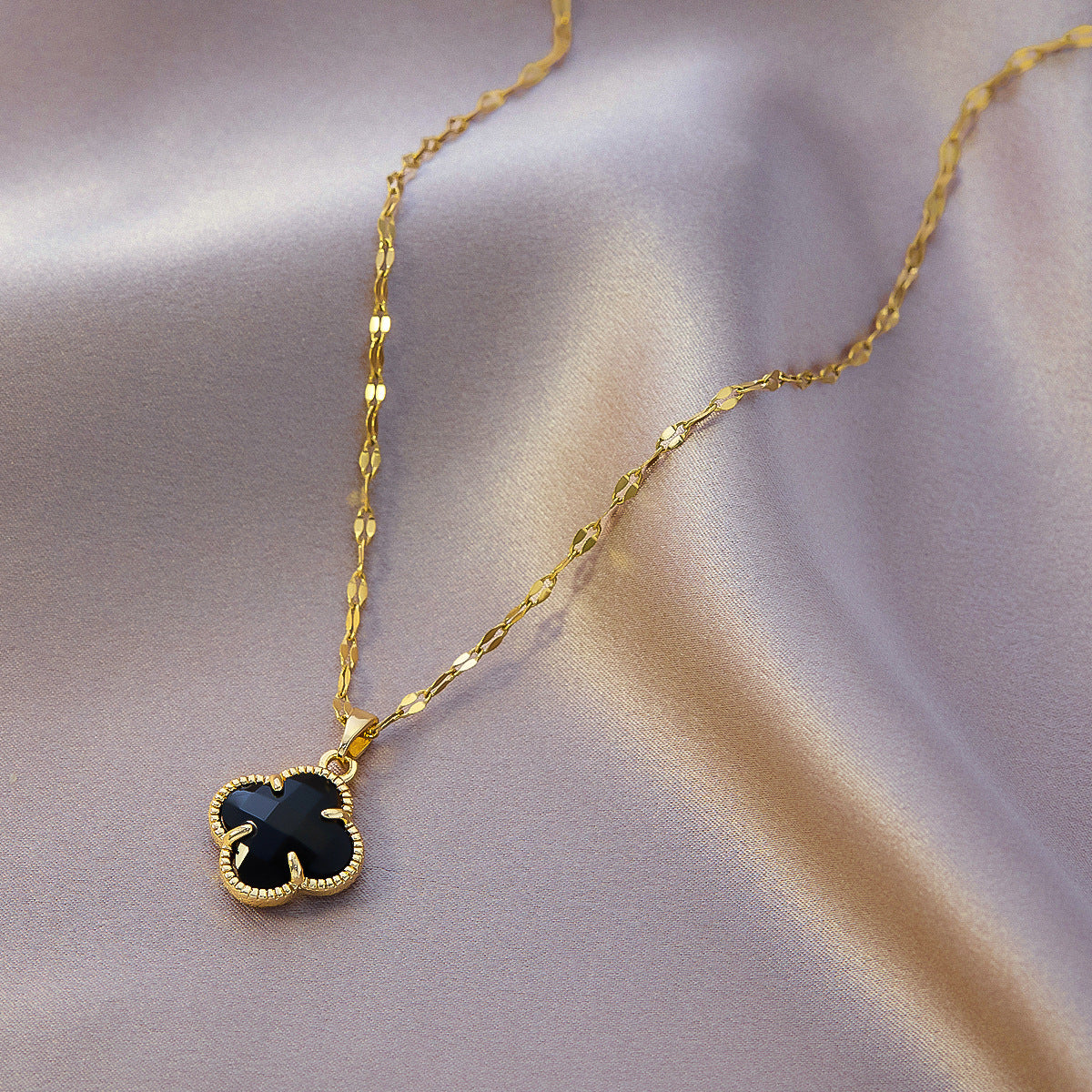 SS-11480 - Black Clover Flower - Necklace