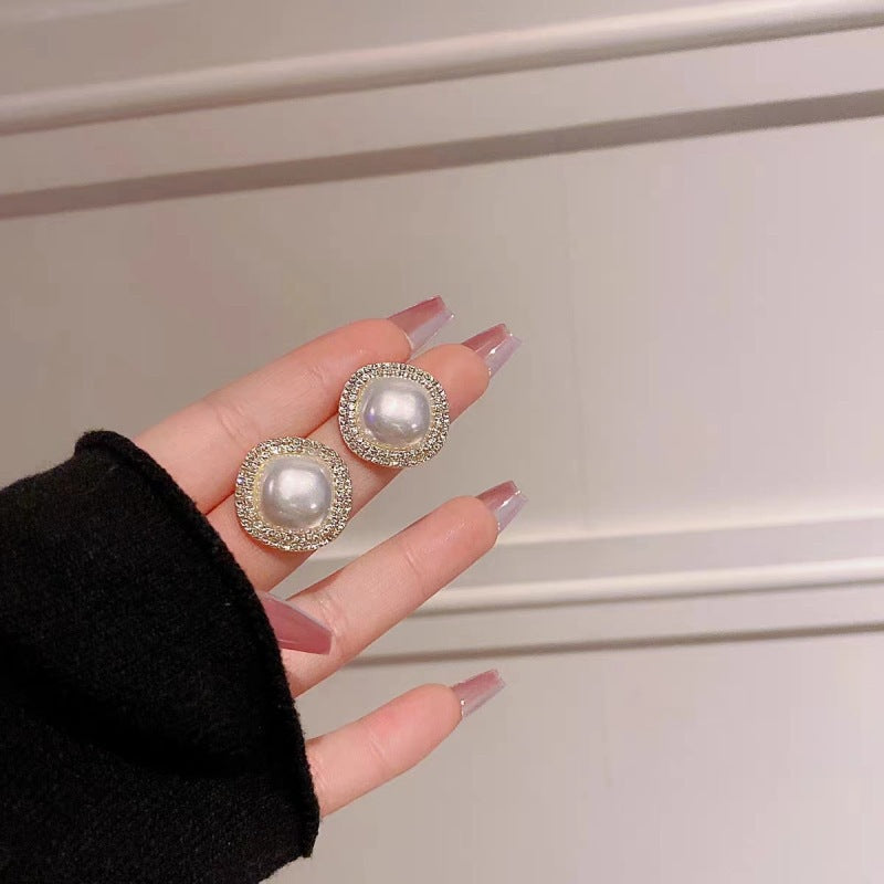 UNI-10579 - White & Red Pearl - Earring