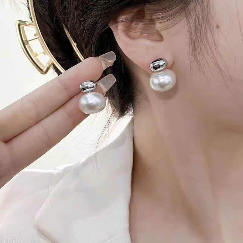 UNI-12263 - Oval Pearl & Foiled Silver - Earring