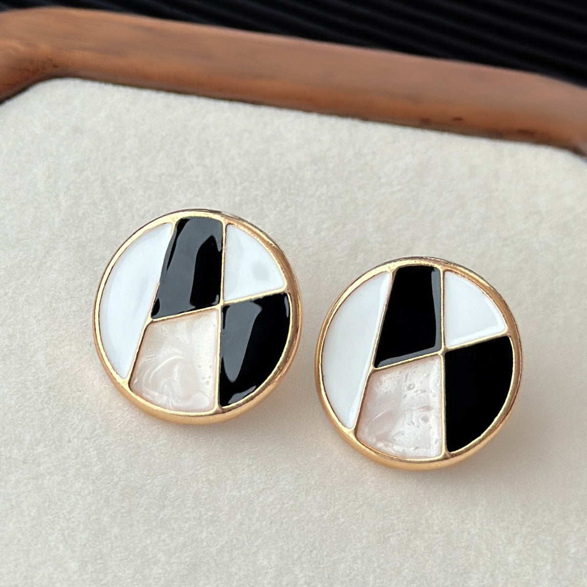 UNI-10923 - Geometric Black & White - Earring