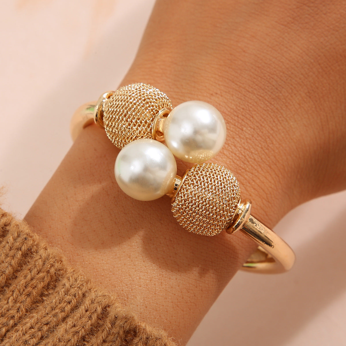 UNI-11202 - Luxury Pearl & Gold Bangle - Bracelet