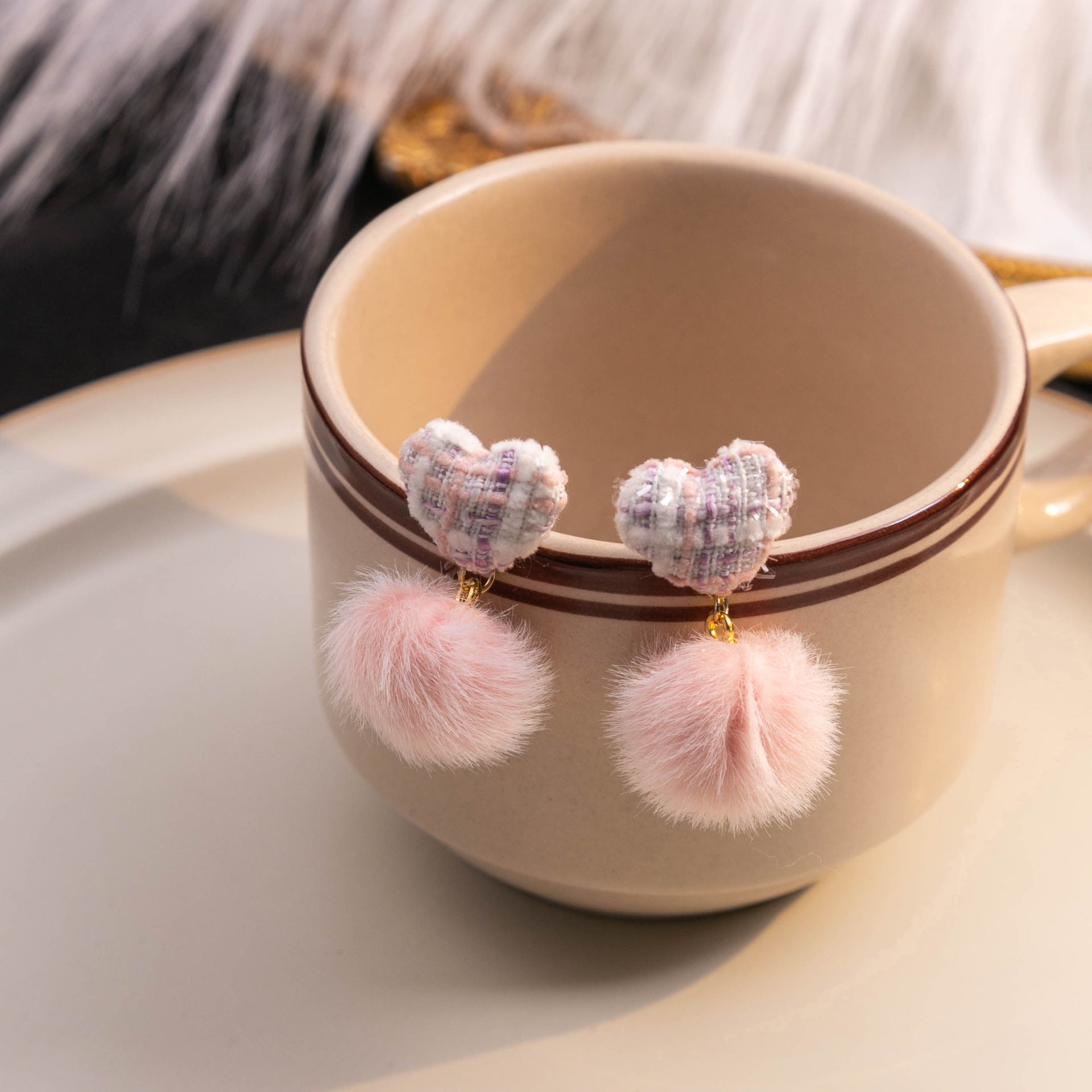 UNI-12118 - Fluffy Heart Pink - Earring