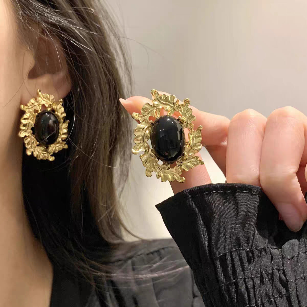 UNI-12106 - Luxury Elegant Frame Black Stone Gold - Earring