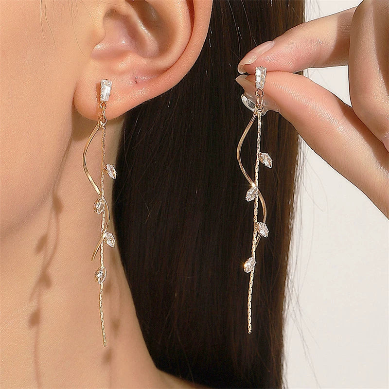 UNI-12387 - Gold Dangling Diamond Leaf - Earring