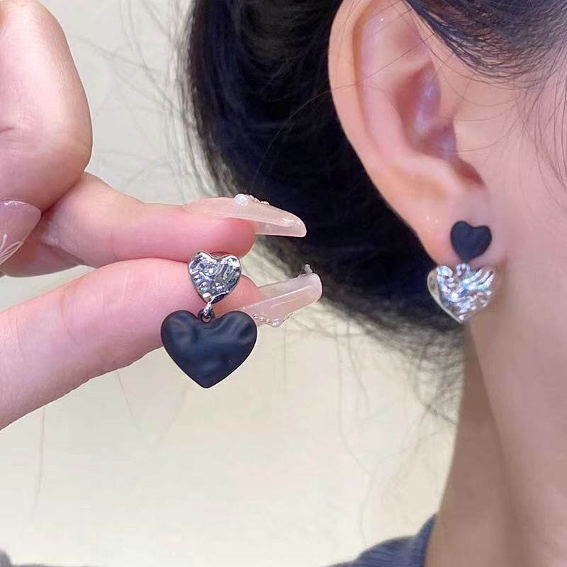 UNI-12812 - Heart Black & Silver - Earring