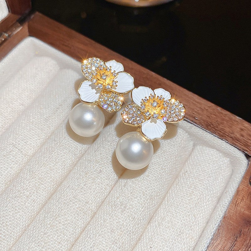 UNI-12017 - White Flower & Pearl - Earring