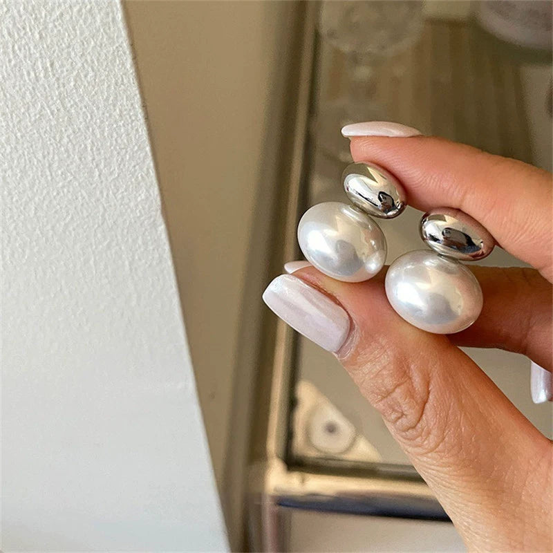 UNI-12263 - Oval Pearl & Foiled Silver - Earring