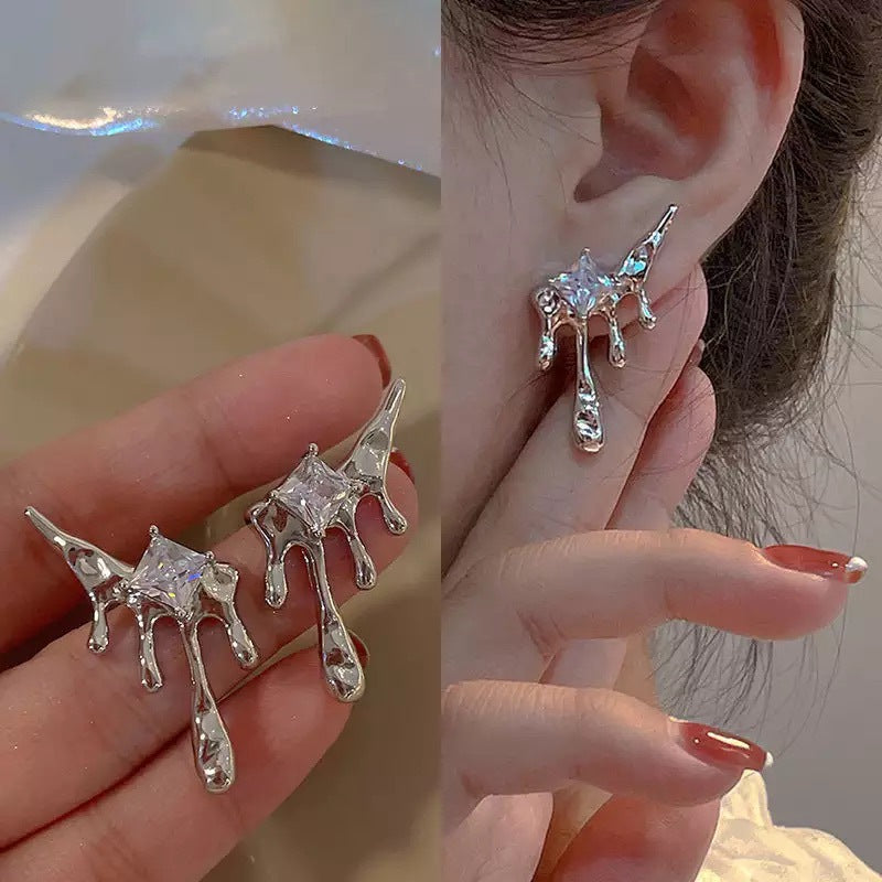 UNI-12416 - Diamond & Liquid Flowing Silver - Earring