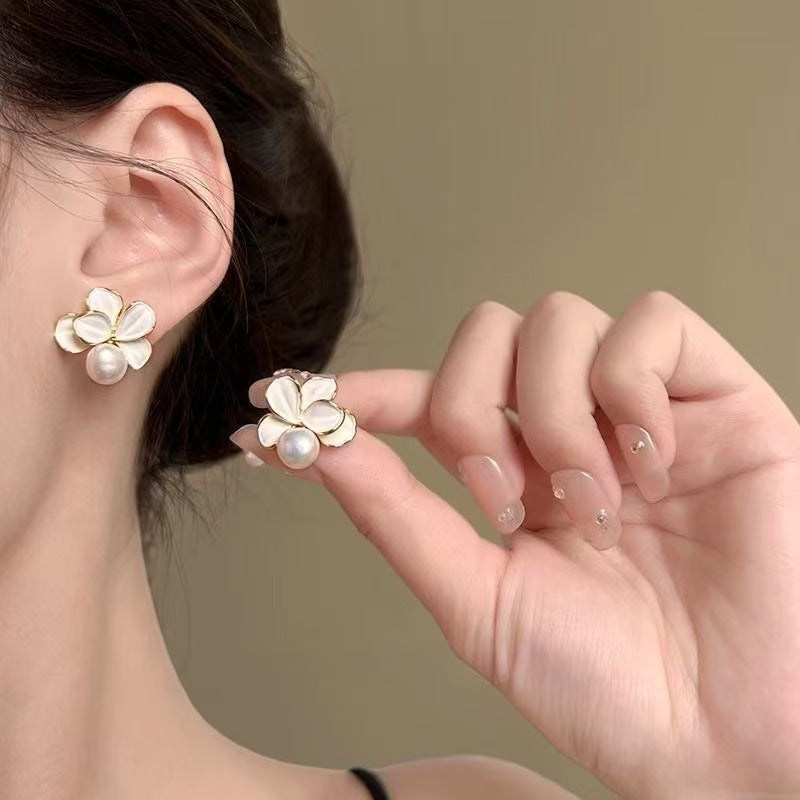 UNI- 11591 - Pearly White Flower - Earring