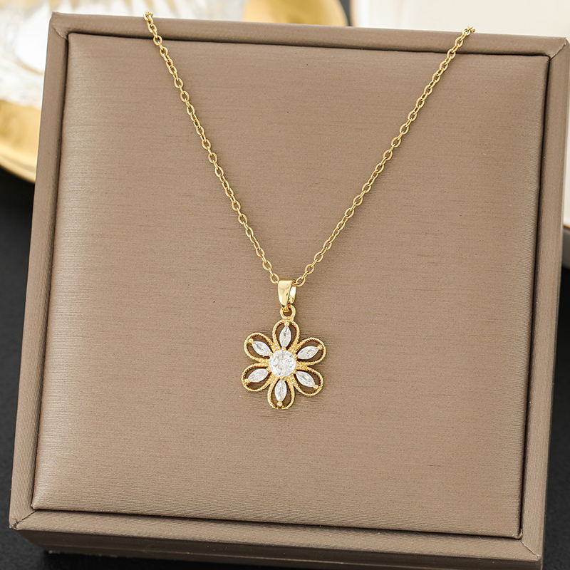SS-11876 - Dimond's Gold Flower - Necklace