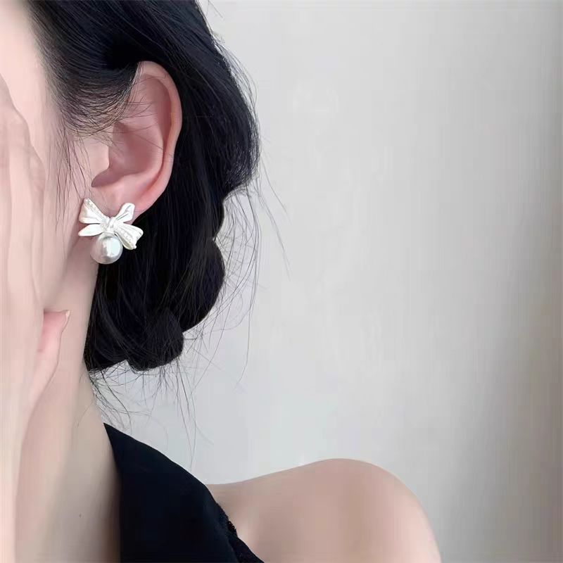 UNI-12105 - White Shiny Bow Pearl - Earring