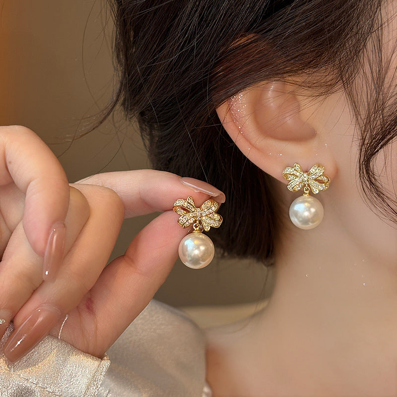 UNI-12054 - Pearl & Bow Gold  - Earring