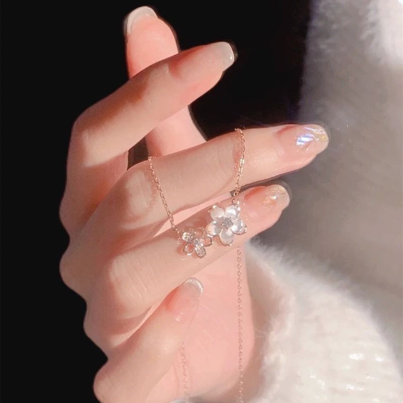 UNI-10885 - White Flower Rosegold  - Necklace