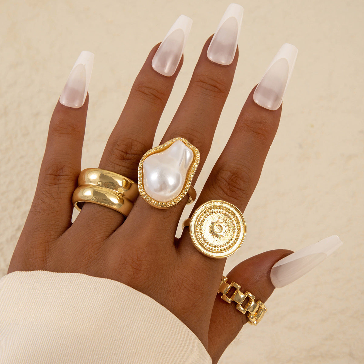 UNI-11129 - Pearl &  Gold - Ring Set Of 4