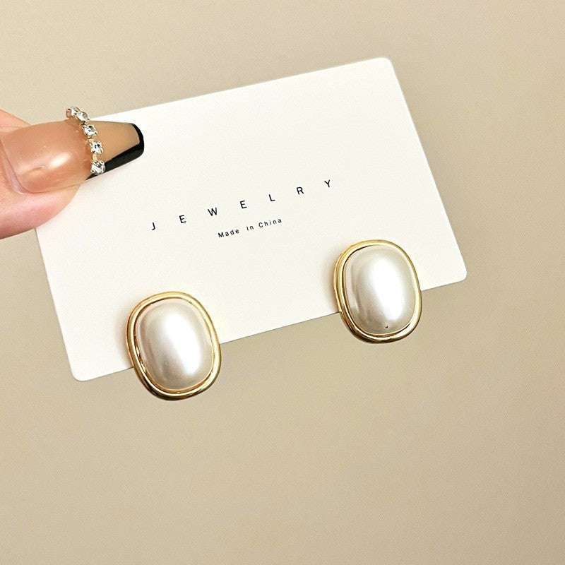 UNI-11263 - White Pearl Gold - Earring