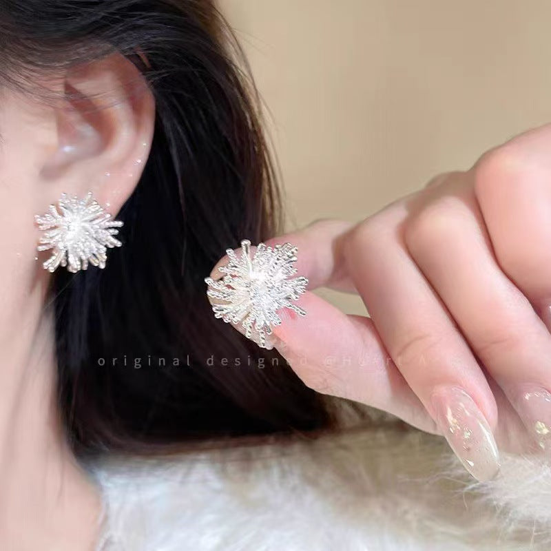 UNI- 11587 - White Flower - Earring