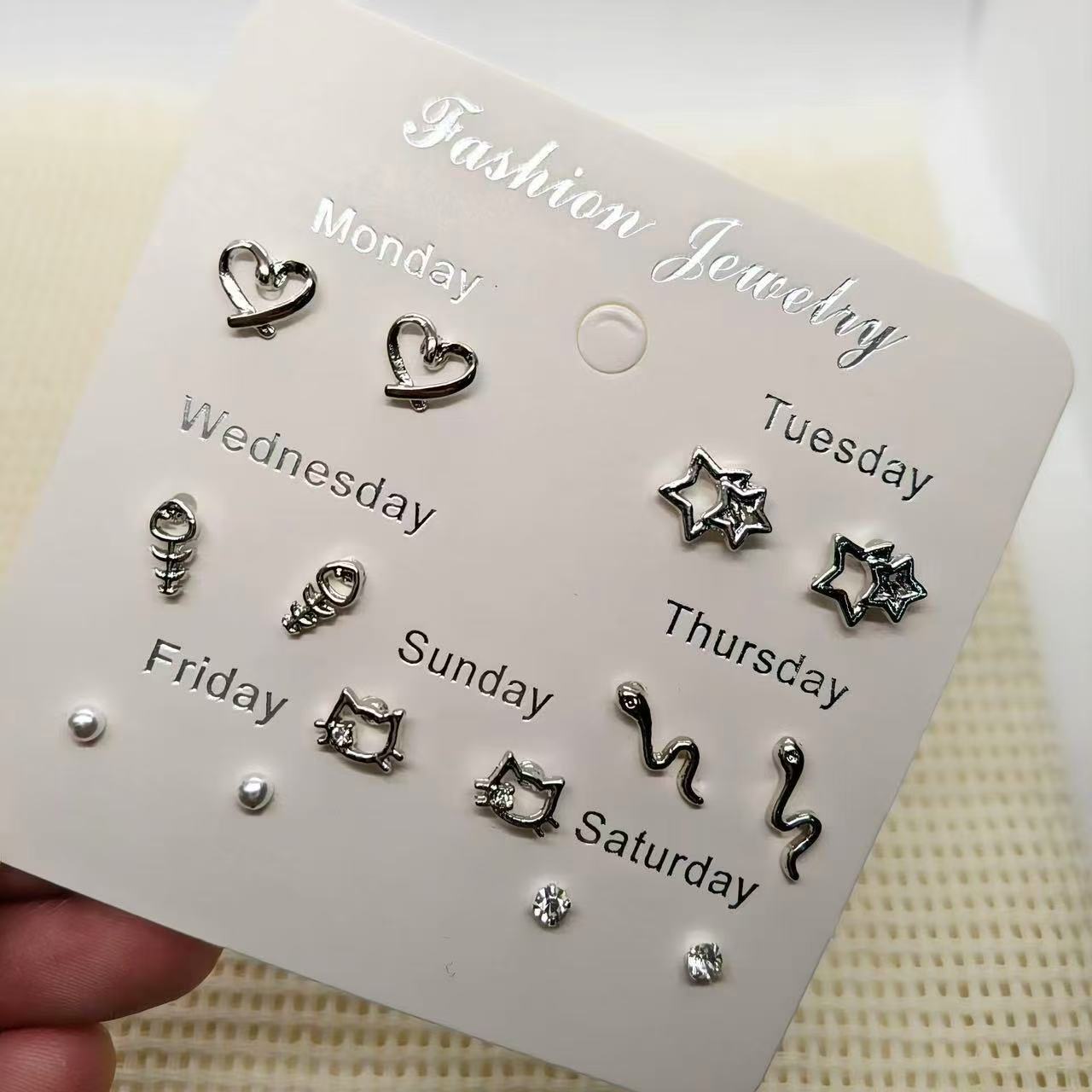 UNI-11904 - 7 Days Heart Cuties  - Ear Studs Set Of 14
