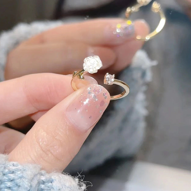 UNI-10877 - White Flower Gold - Ring