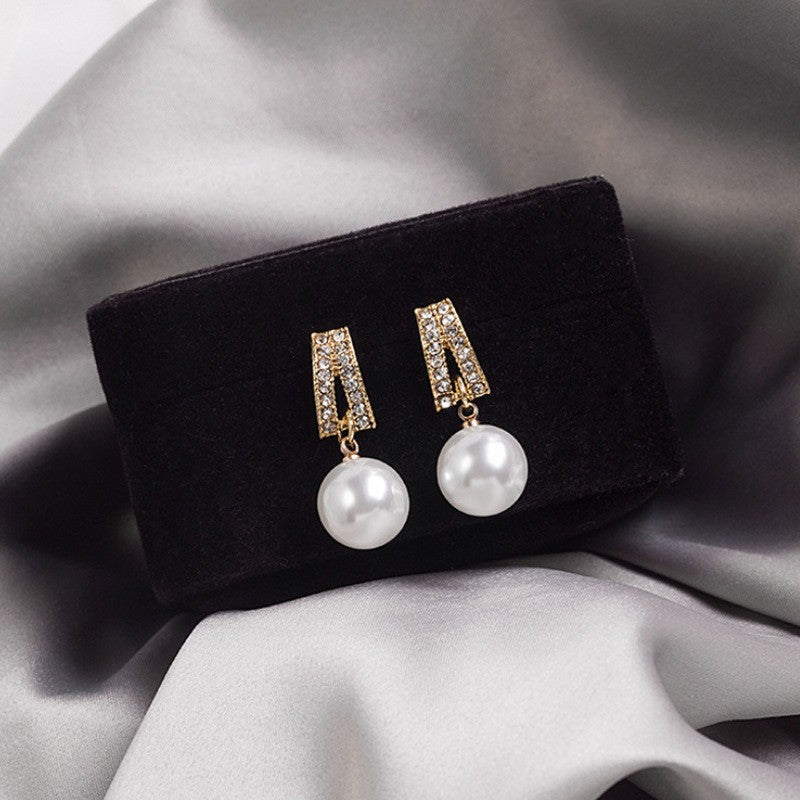 UNI-11004 - Diamonds & White Pearl Gold - Earrings