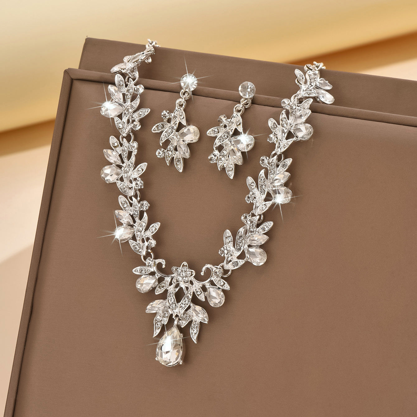 UNI-11356 - Royal Leaf White Diamonds Silver - Jewelry Set