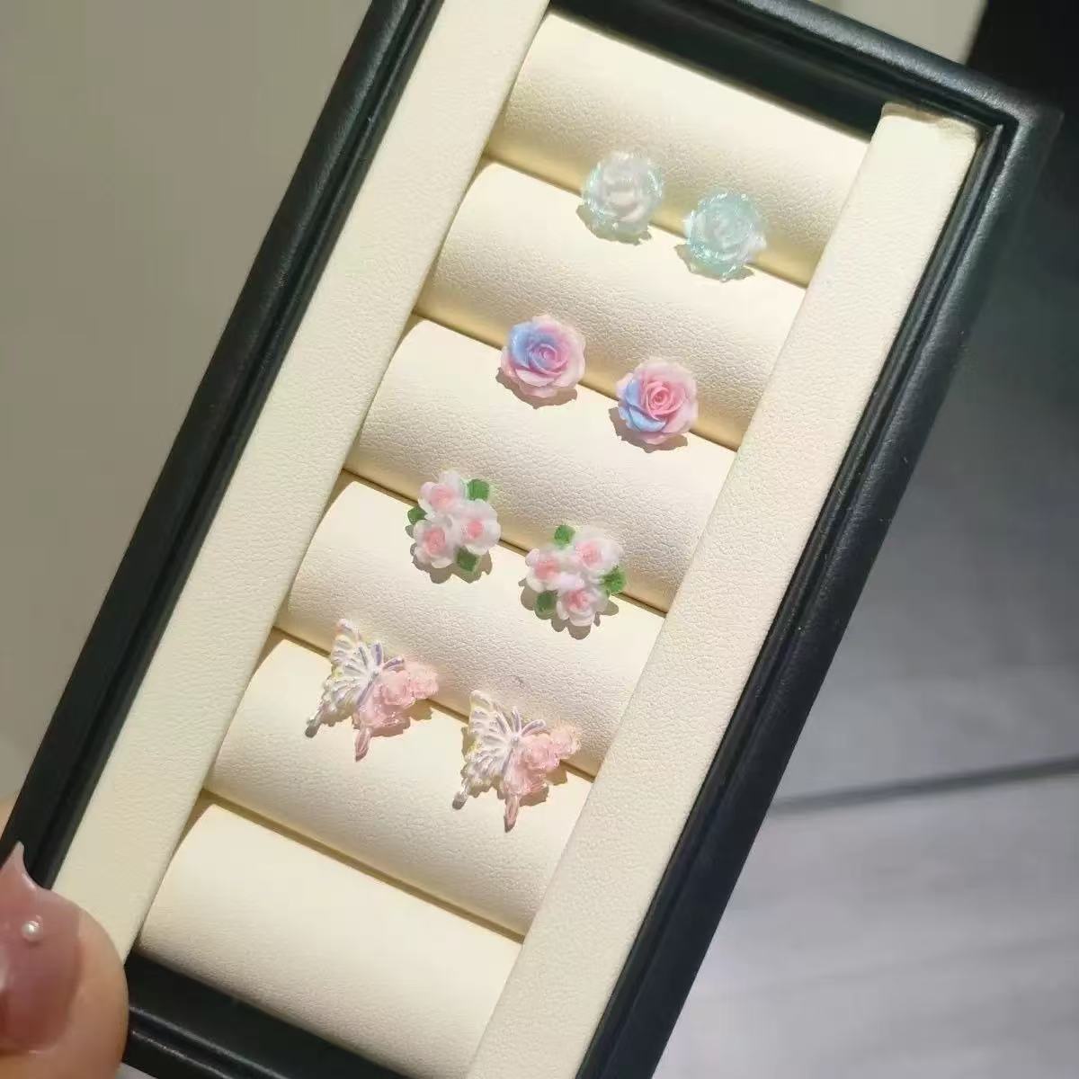 UNI-11584 - Flowers & Butterfly - Ear Studs Set Of 4 Style 2