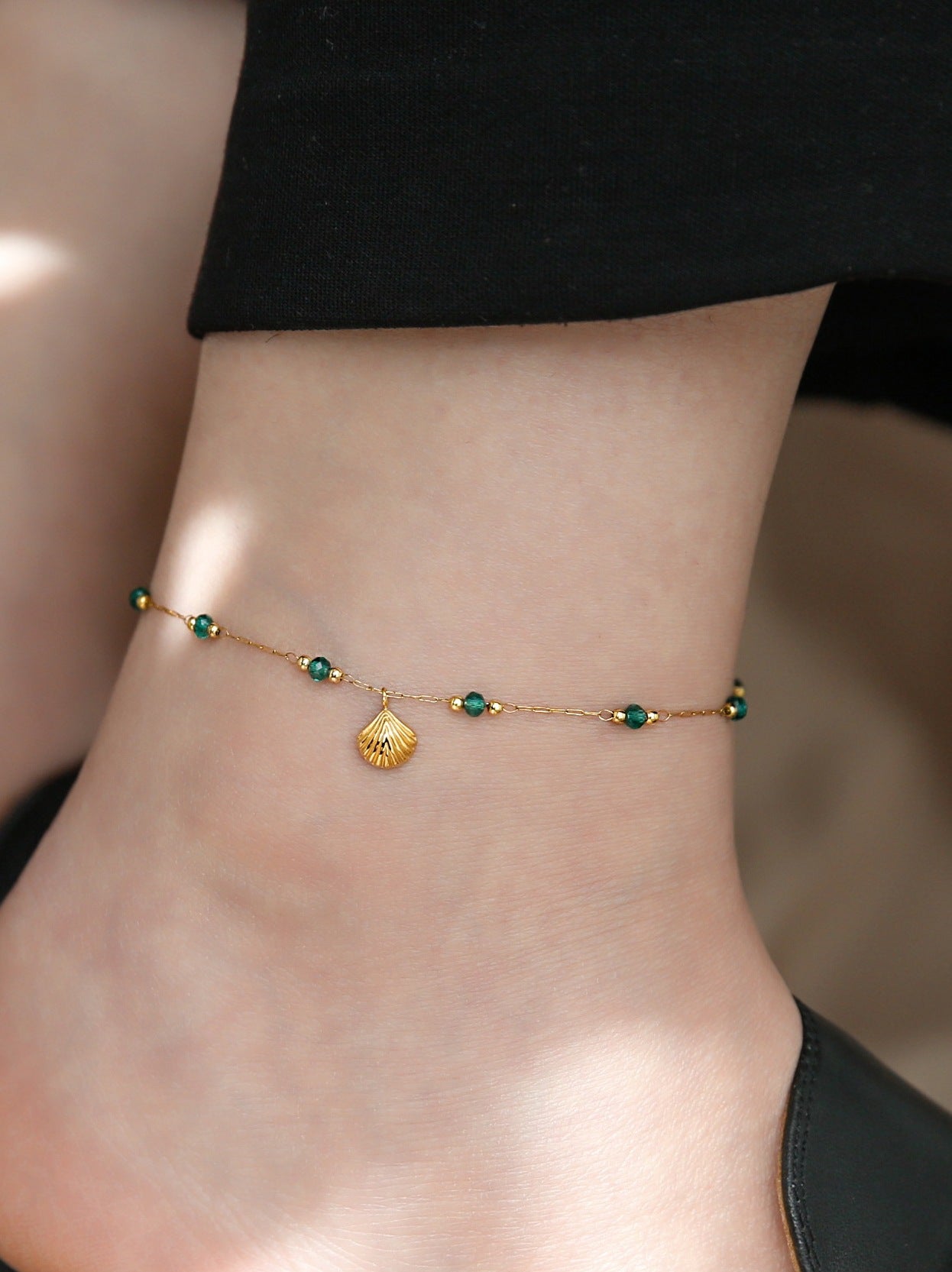 SS-11710 - Gold Sea Shell Green Beads - Anklet