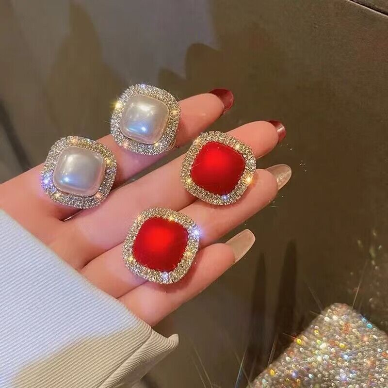 UNI-10579 - White & Red Pearl - Earring