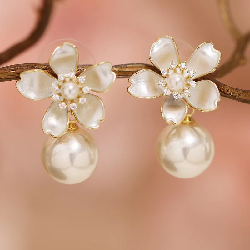 UNI-12126 - White Pearly Flower - Earring