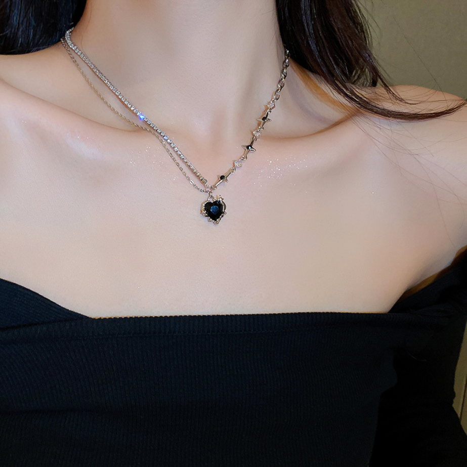 UNI-10863 -  Black Heart Sparkle Chain Silver  - Necklace
