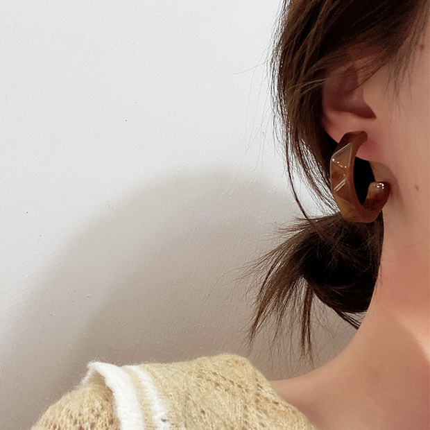 UNI-10113 -  Acrylic Brown & Off White - Earring