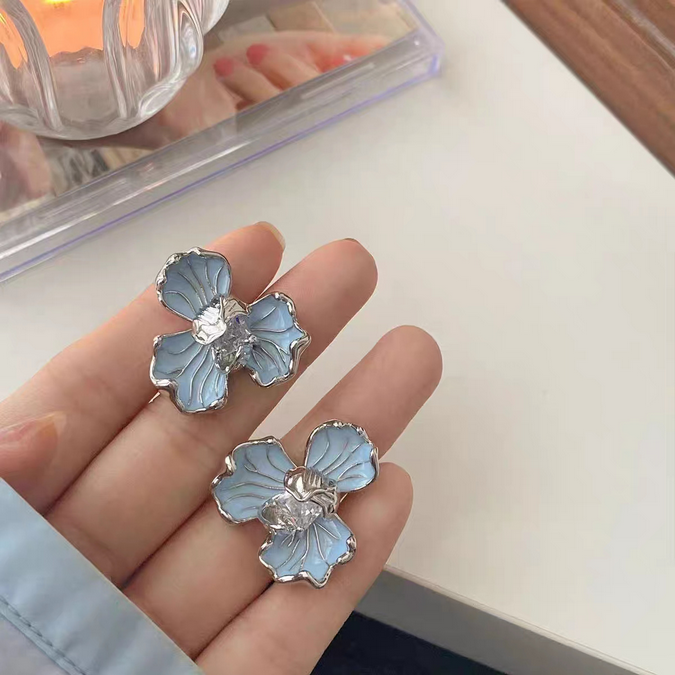 UNI- 11593 - Silver & Blue Flower - Earring