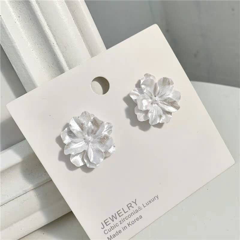 UNI-10073 - White Flower  - Earring
