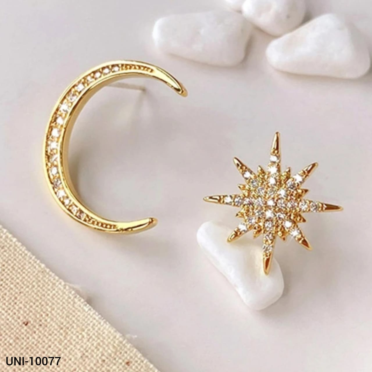 UNI-10077 - Blinky Moon & Star  Gold - Earring (DISCONTINUED)