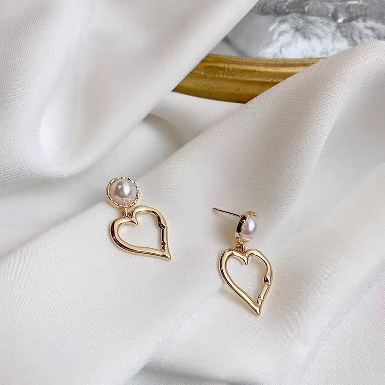 UNI-10064 - Gold Heart  - Earring