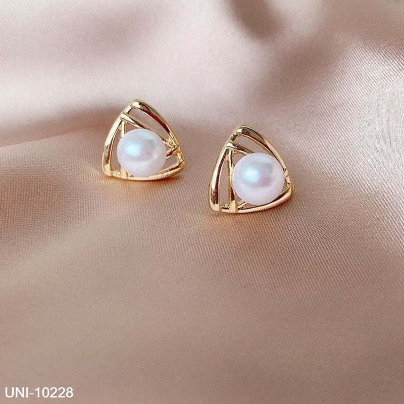 UNI-10228 - Pearl Triangle Gold  - Earring