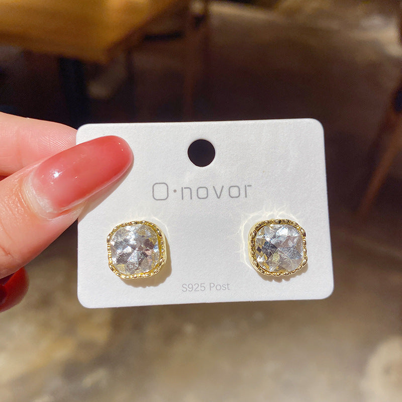 UNI-10231 - Diamond Green & White  Gold - Earring