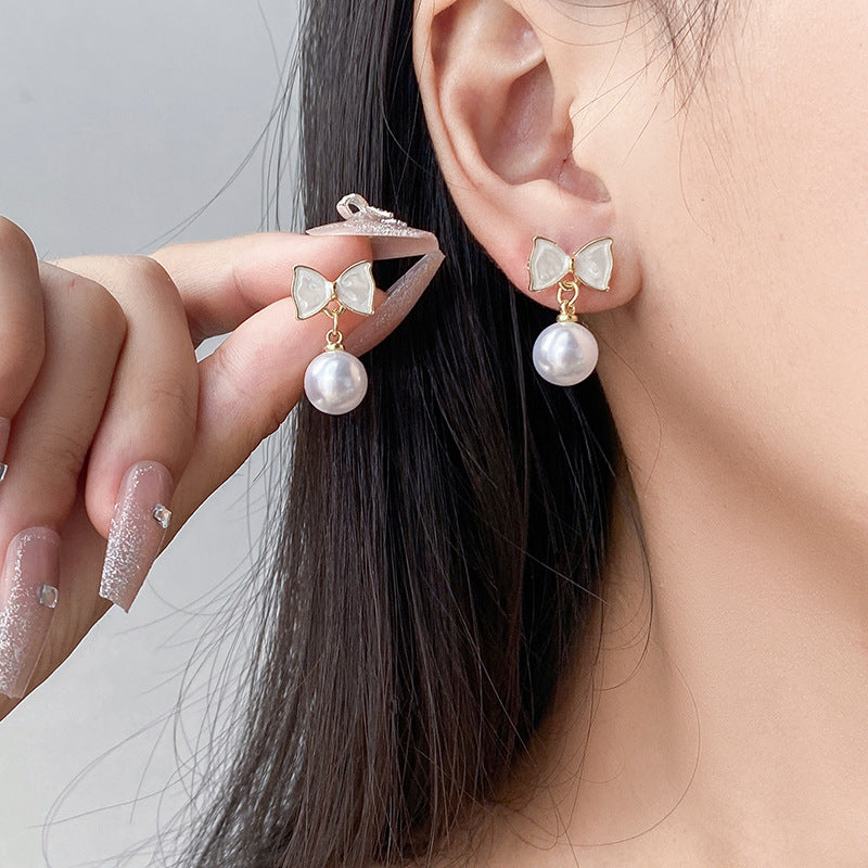UNI-10318 - Pearl Bow - Earring