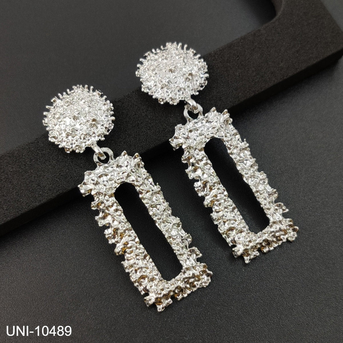 UNI-10489 - Silver Plated - Earring
