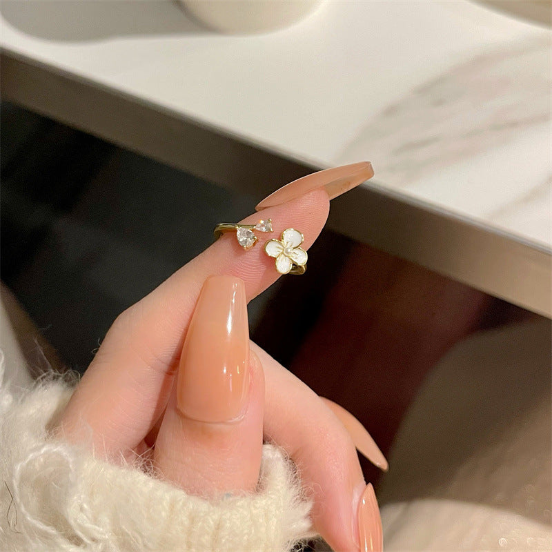 UNI-10881 - White Flower   - Ring
